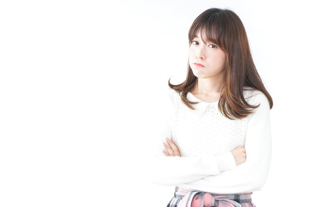 イライラしたり　生理日のお風呂上がり対策。経血問題を解決するナプキン補助商品。生理の女性の悩み、お風呂上りに経血漏れでバスマットや脱衣所、足を汚さないよう下着に付けるのではなくデリケートゾーンに簡単に装着する。ナプラスを付けたままショーツを穿くことが出来ます。月経前症候群　PMS