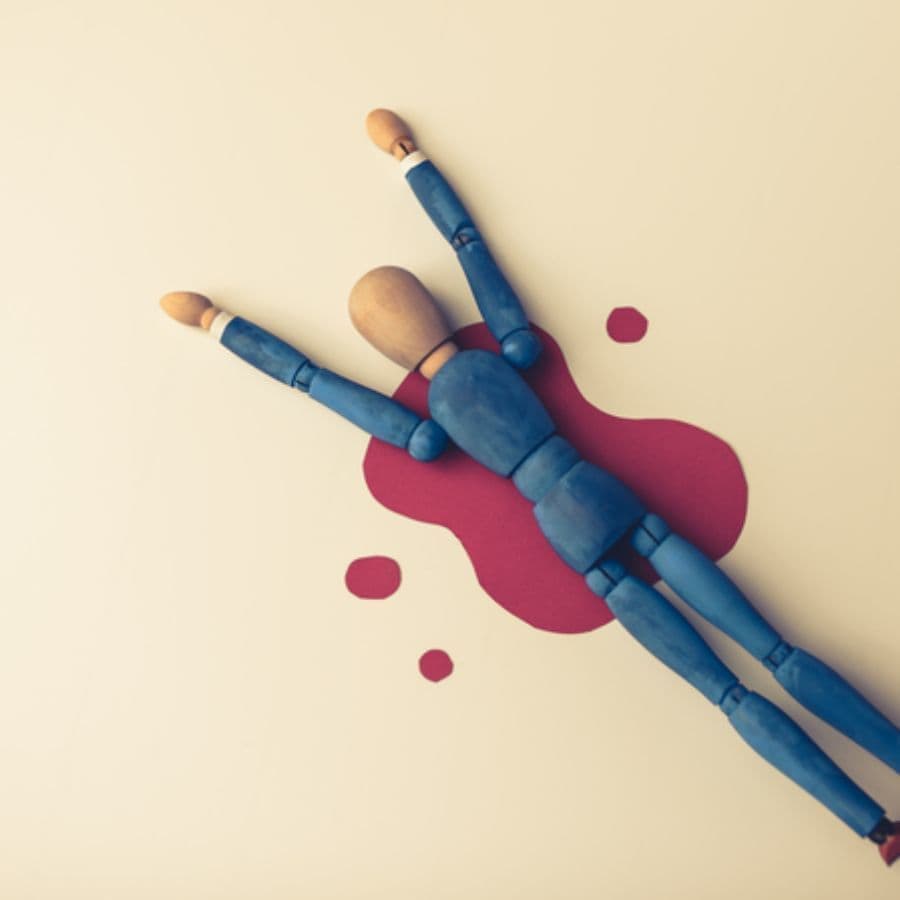 生理日のお風呂上がり対策。経血問題を解決するナプキン補助商品。生理の女性の悩み　ストレス　不安　お風呂上りにポタポタ垂れでバスマットやタオル　足を汚さない　下着に付けるの　デリケートゾーンに挟む　ナプラスeを付けたままショーツをはく　フェムテック　フェムケア　産後生理　生理日あるある　昼用　夜用　教えて生理の事　お股に挟む　災害時の生理　自衛隊のお風呂　補助商品　生理用品　どのナプキンも補助　お風呂上り３分間問題