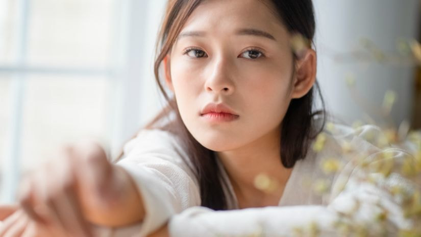 生理日のお風呂上がり対策。経血問題を解決するナプキン補助商品。生理の女性の悩み　ストレス　不安　お風呂上りにポタポタ垂れでバスマットやタオル　足を汚さない　下着に付けるの　デリケートゾーンに挟む　ナプラスeを付けたままショーツをはく　フェムテック　フェムケア　産後生理　生理日あるある　昼用　夜用　教えて生理の事　お股に挟む　災害時の生理　自衛隊のお風呂　補助商品　生理用品　どのナプキンも補助　お風呂上り３分間問題