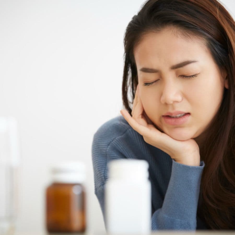 生理日のお風呂上がり対策。経血問題を解決するナプキン補助商品。生理の女性の悩み　ストレス　不安　お風呂上りにポタポタ垂れでバスマットやタオル　足を汚さない　下着に付けるの　デリケートゾーンに挟む　ナプラスeを付けたままショーツをはく　フェムテック　フェムケア　産後生理　生理日あるある　昼用　夜用　教えて生理の事　お股に挟む　災害時の生理　自衛隊のお風呂　補助商品　生理用品　どのナプキンも補助　お風呂上り３分間問題　多目的トイレ