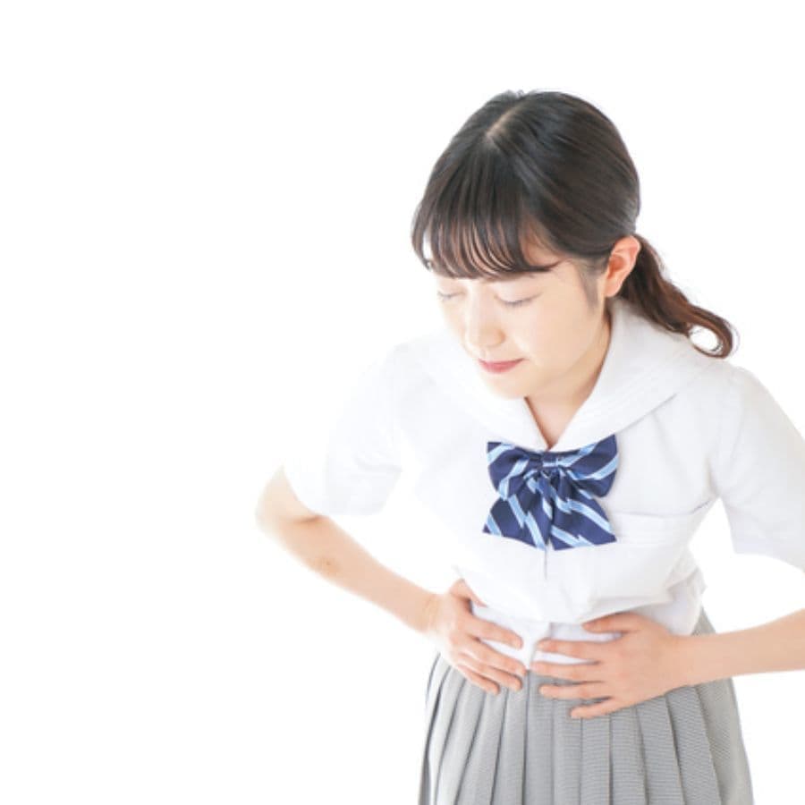 生理日のお風呂上がり対策。経血問題を解決するナプキン補助商品。生理の女性の悩み　ストレス　不安　お風呂上りにポタポタ垂れでバスマットやタオル　足を汚さない　下着に付けるの　デリケートゾーンに挟む　ナプラスeを付けたままショーツをはく　フェムテック　フェムケア　産後生理　生理日あるある　昼用　夜用　教えて生理の事　お股に挟む　災害時の生理　自衛隊のお風呂　補助商品　生理用品　どのナプキンも補助　お風呂上り３分間問題