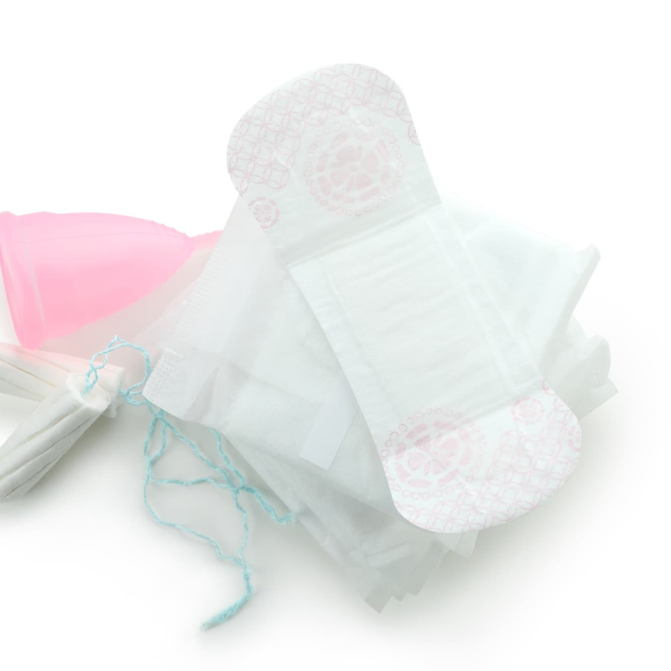 生理日のお風呂上がり対策。経血問題を解決するナプキン補助商品。生理の女性の悩み　ストレス　不安　お風呂上りにポタポタ垂れでバスマットやタオル　足を汚さない　下着に付けるの　デリケートゾーンに挟む　ナプラスeを付けたままショーツをはく　フェムテック　フェムケア　産後生理　生理日あるある　昼用　夜用　教えて生理の事　お股に挟む　災害時の生理　自衛隊のお風呂　補助商品　生理用品　どのナプキンも補助　お風呂上り３分間問題　多目的トイレ